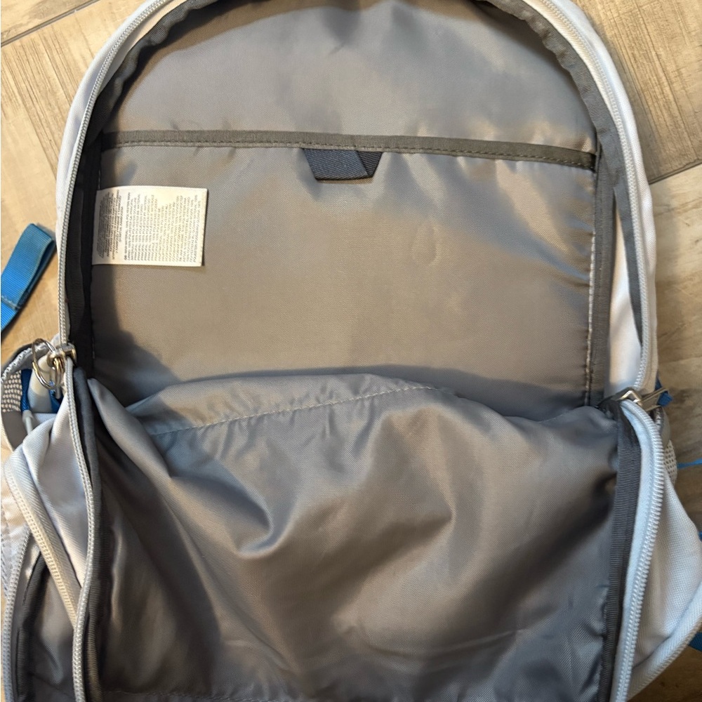 The North Face Vault Classic Backpack - Picture 10 of 13